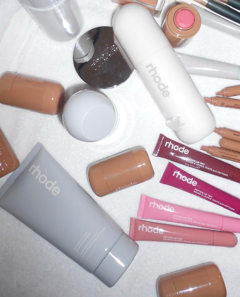 Hailey Bieber Sells Rhode Make up Brand For $1billion