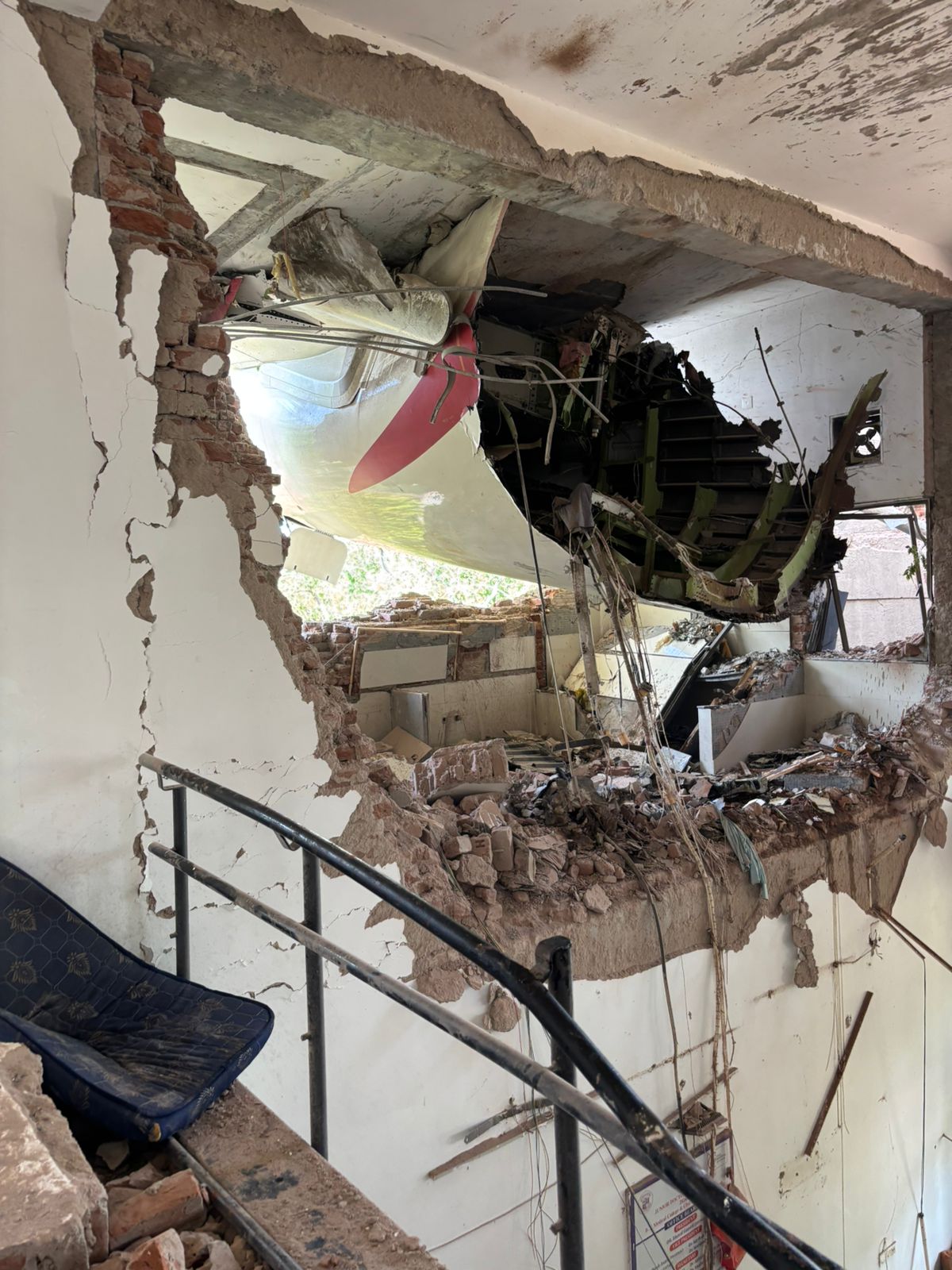 Terrifying Moment Air India Plane Carrying 242 Passengers Crashed!