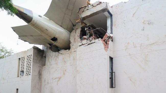 Air India Pilot Allegedly Crashed Plane Intentionally - Avaition Expert Claims